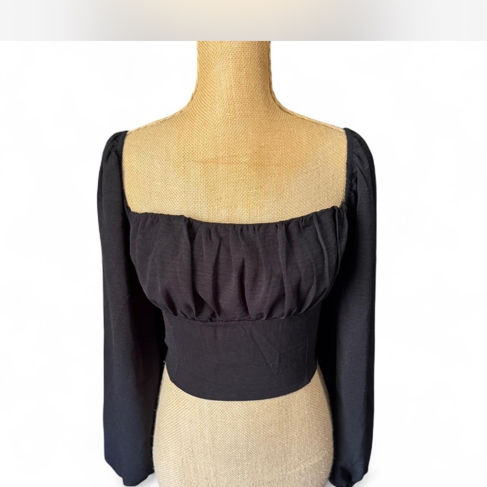 Timing Black Long-Sleeve Square-Neck Crop Top